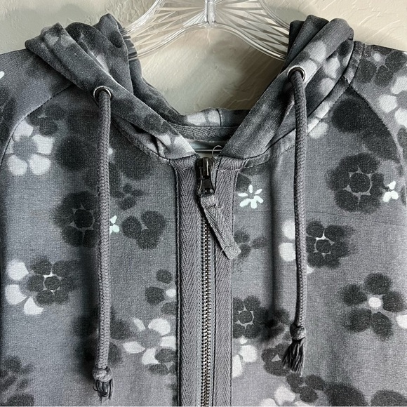 Envy’s Closet The Hallie Grey Floral Zip Up Hooded Sweater - Picture 7 of 8
